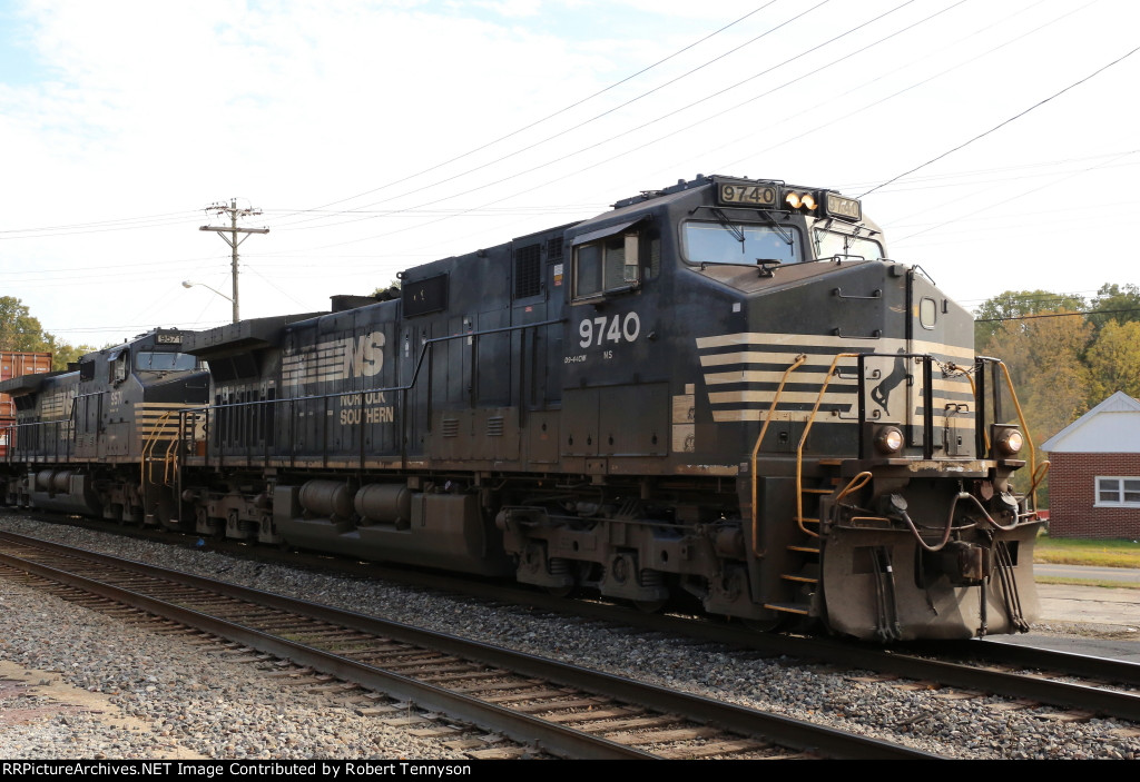 NS 9740 on NS 218 Westbound
